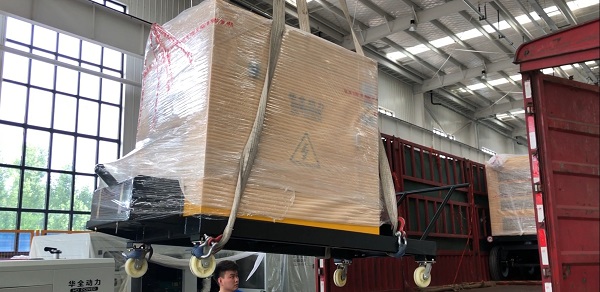 移動靜音柴油發(fā)電機(jī)組